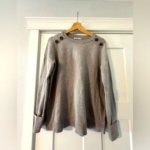 Gray sweater with bottom details